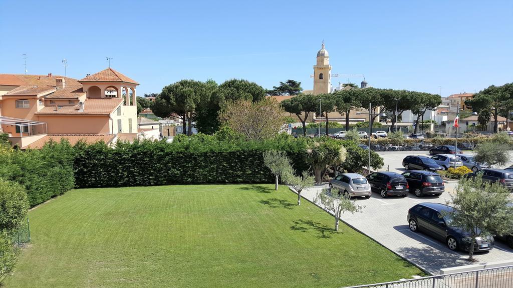 Riviera Palace Residence Loano Extérieur photo